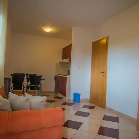 Nina Apartament *